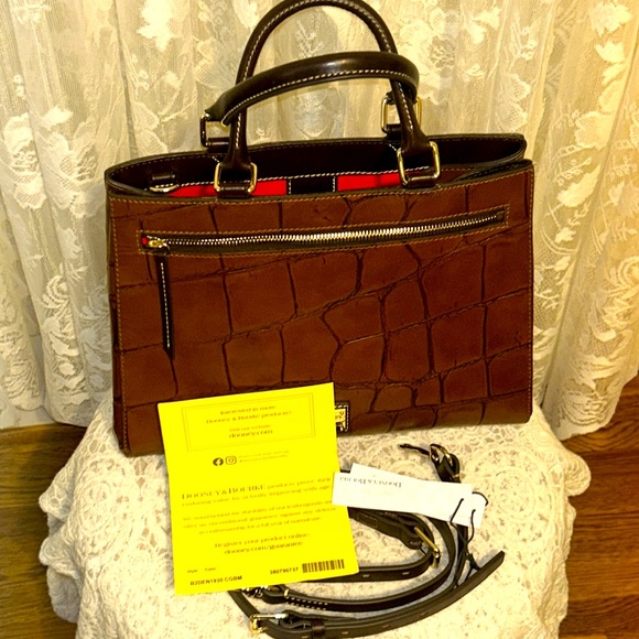 Gorgeous Dooney & Bourke Denison Satchel - Picture 3 of 15